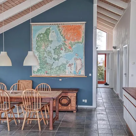 Σπίτι διακοπών Three-bedroom Bjert With Sea View 08