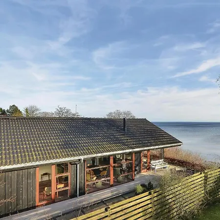 Three-bedroom Bjert With Sea View 08 度假居 Bjert Strand