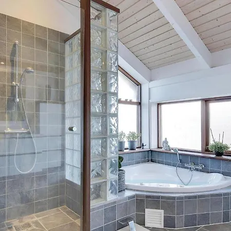 度假居 Three-bedroom Bjert With Sea View 08 Bjert Strand