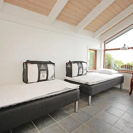 Feriehus Three-bedroom Bjert With Sea View 08