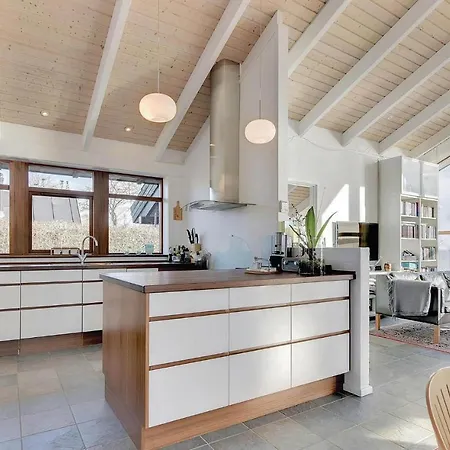 Feriehus Three-bedroom Bjert With Sea View 08