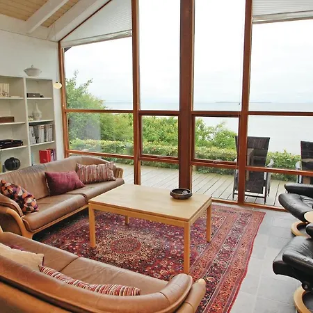 Three-bedroom Bjert With Sea View 08 Feriehus *