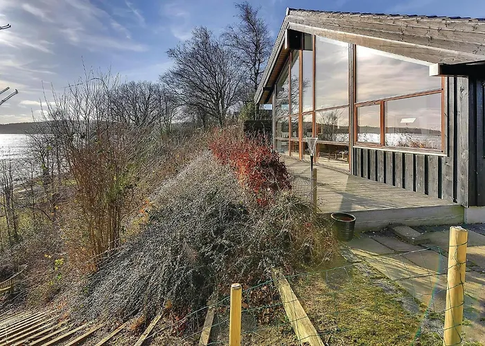 Semesterbostad Three-bedroom Bjert With Sea View 08