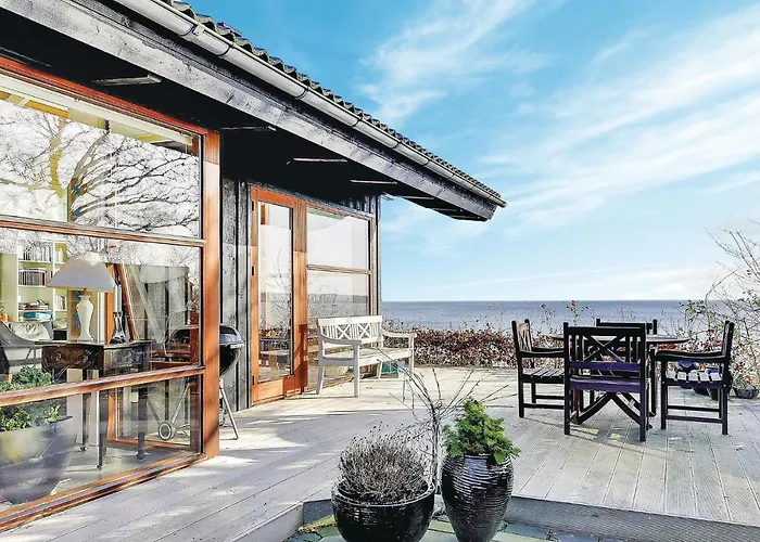 Three-bedroom Bjert With Sea View 08 Semesterbostad *