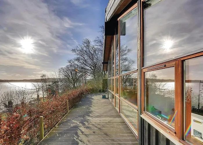 Three-bedroom Bjert With Sea View 08 Semesterbostad *