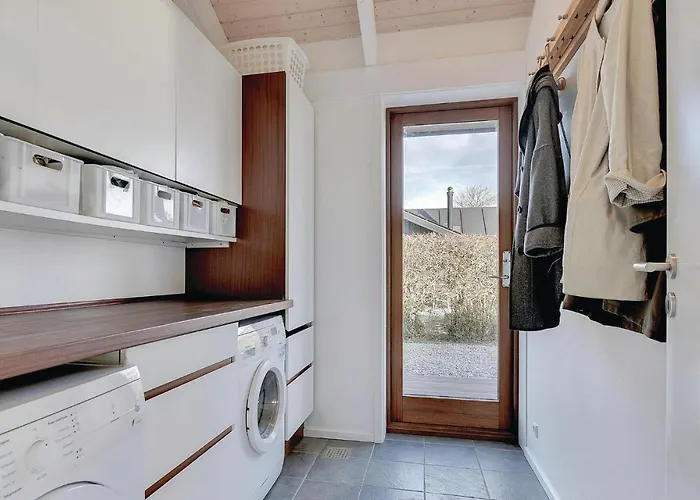 Three-bedroom Bjert With Sea View 08 펜션 *