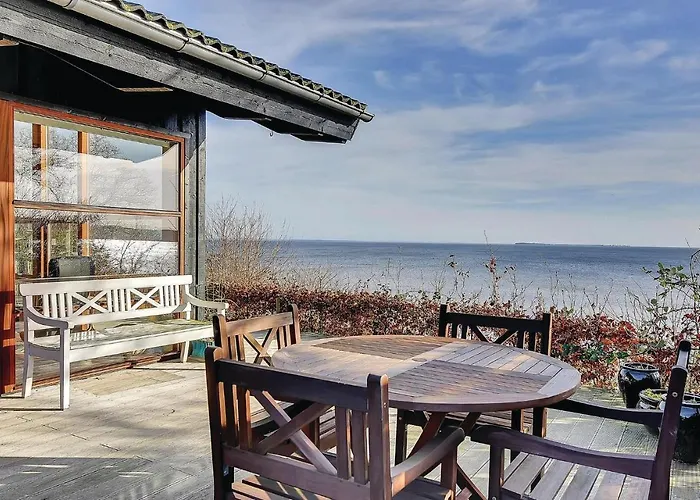 Semesterbostad Three-bedroom Bjert With Sea View 08 *