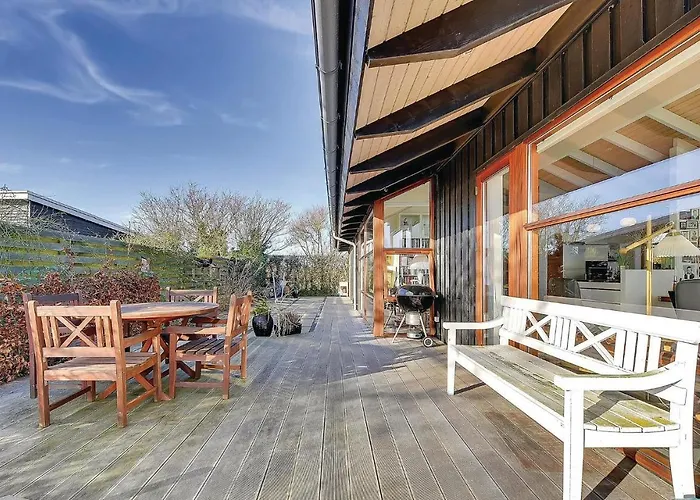 Three-bedroom Bjert With Sea View 08 * Abjerg