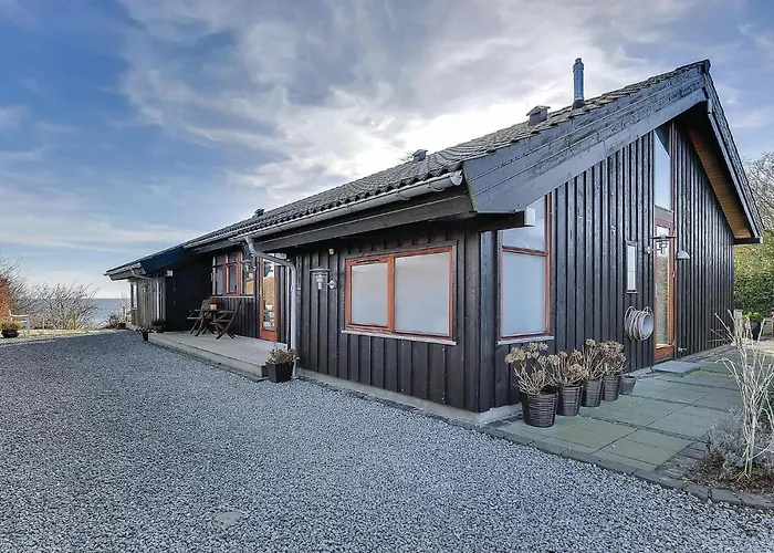 Semesterbostad Three-bedroom Bjert With Sea View 08 *