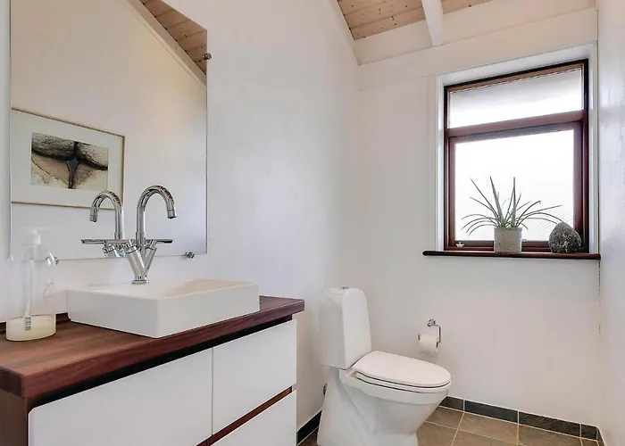 펜션 Three-bedroom Bjert With Sea View 08 *