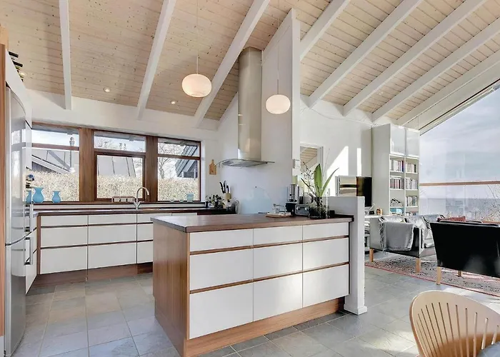 Semesterbostad Three-bedroom Bjert With Sea View 08