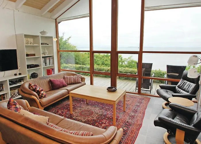 Three-bedroom Bjert With Sea View 08 펜션 *